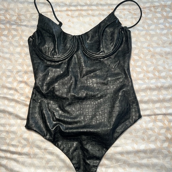 NAKED WARDROBE Faux croc thong bodysuit - Picture 3 of 5